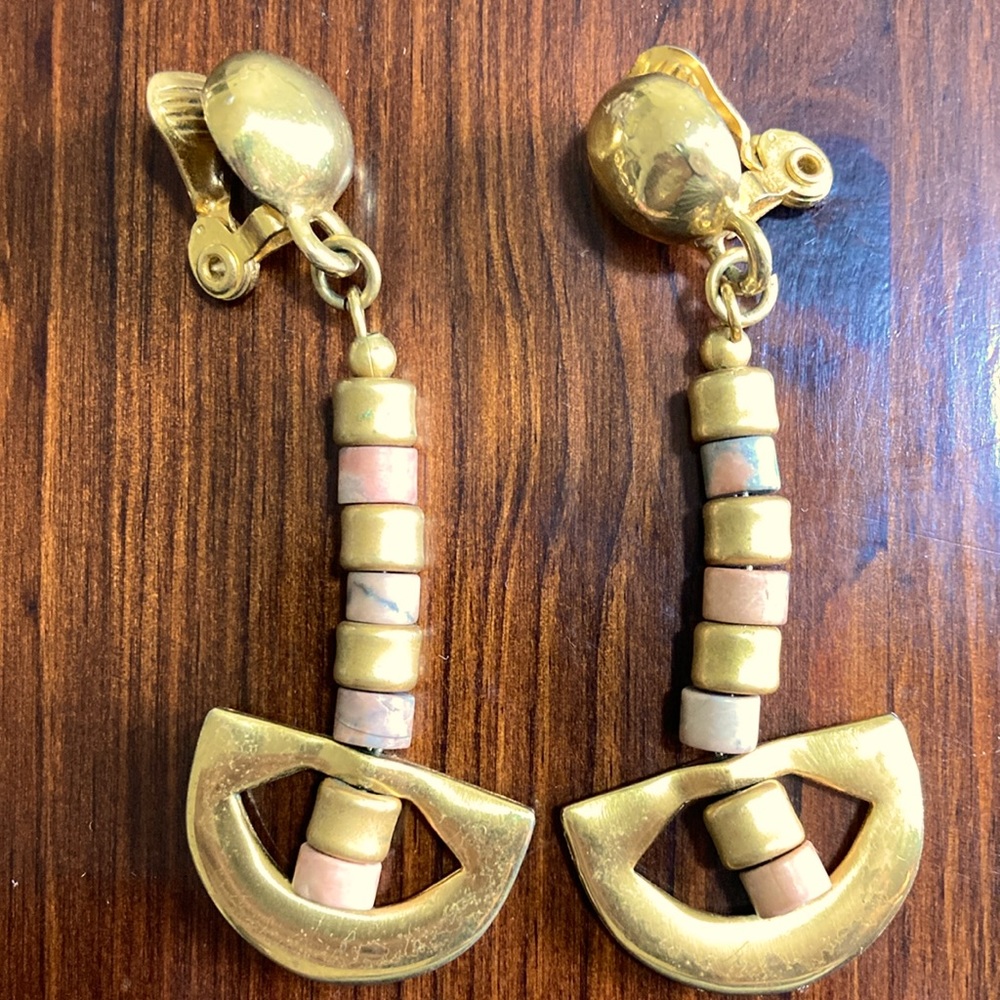 Vintage earrings, brass color and stones in tan and antique rose. 3 inches long.